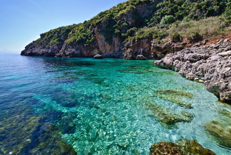 Castellammare del Golfo: cosa vedere tra castello, spiagge, Scopello e vino