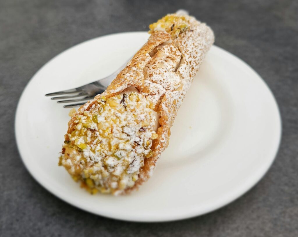 cannolo siciliano