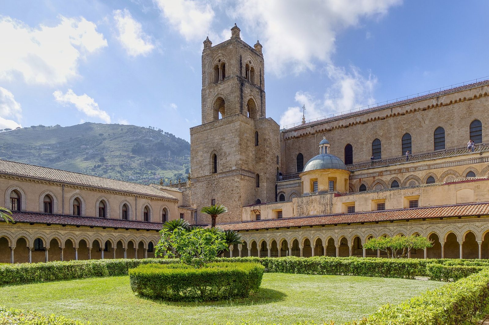 Il Duomo di Monreale visto dal chiostro