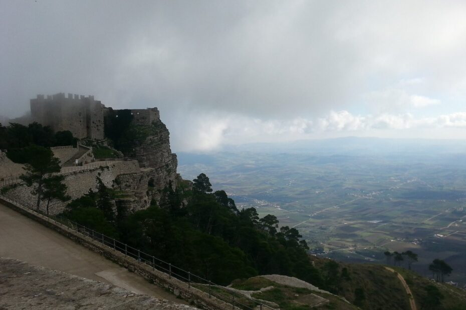 Erice, il Castello di Venere tra le nuvole